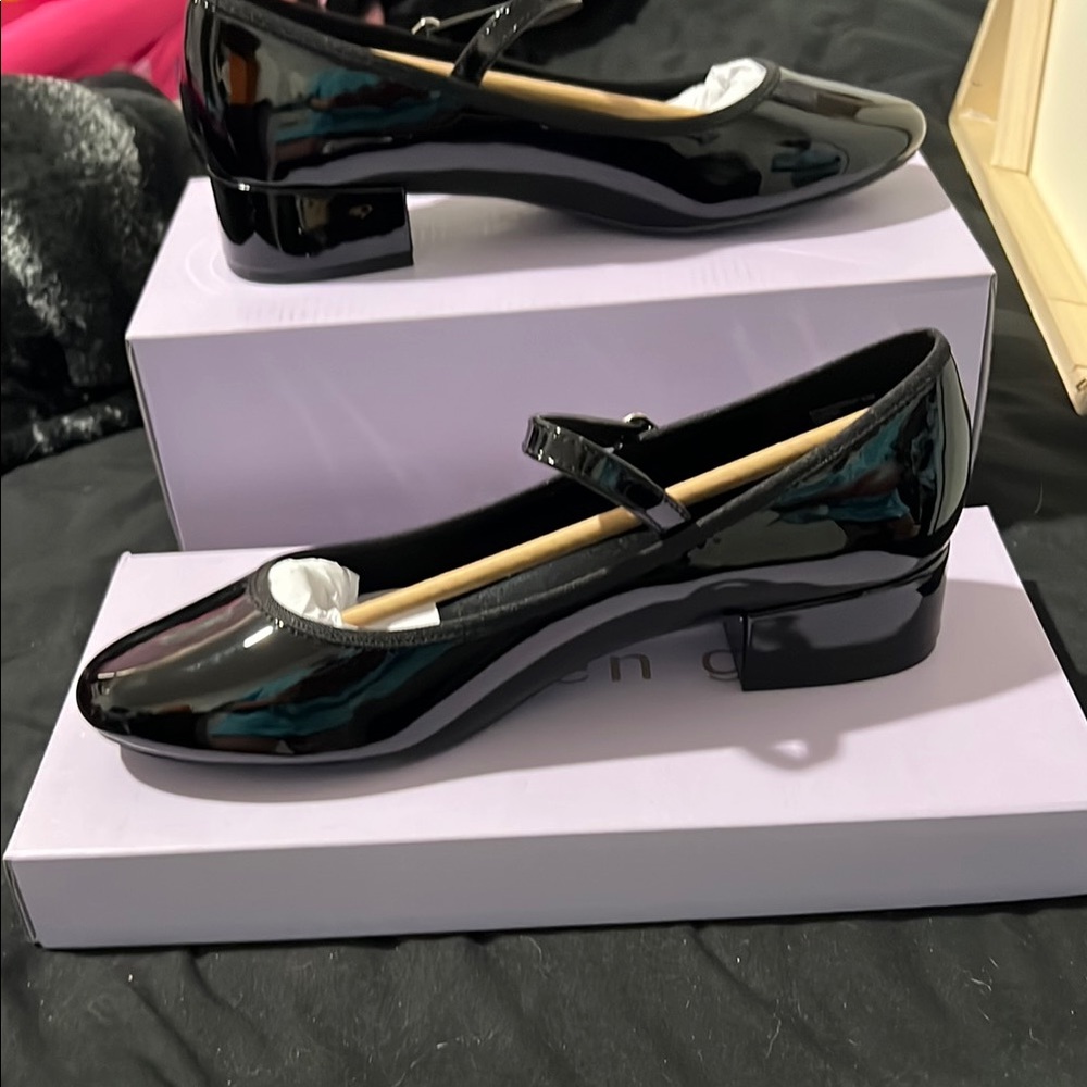 Madden Girl Black Flats with Classic Rounded Toe